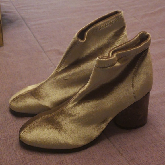 booties - Picture 3 of 4